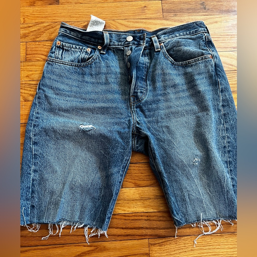 Levi’s cutoff 501s